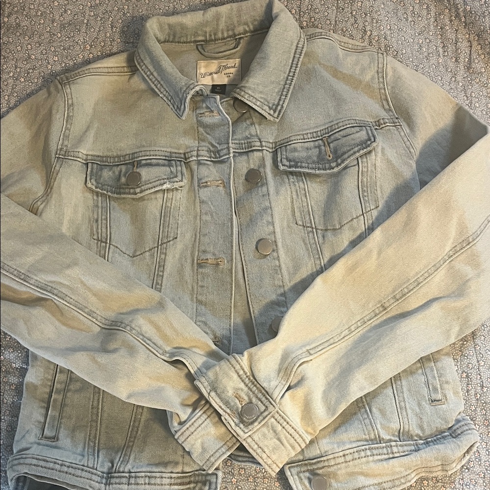Universal Thread Light Wash Denim Trucker Jacket